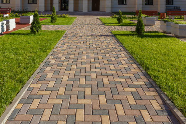 Best Driveway Pavers Installation  in Le Mars, IA
